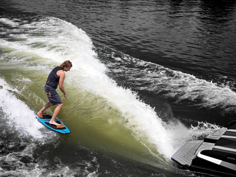 Malibu 21 VLX Wakesurfing Review
