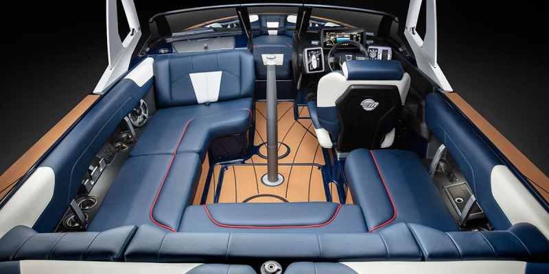 Malibu Wakesetter 20 VTX cockpit