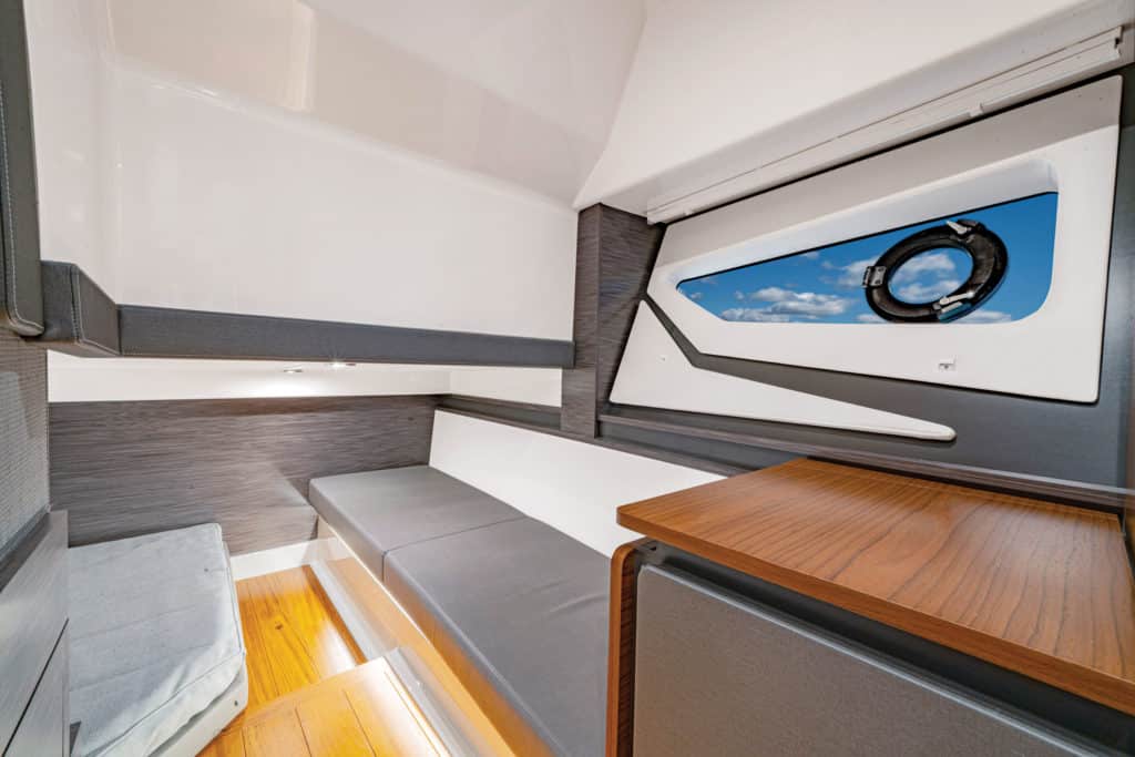 Tiara Sport 43 LE cabin