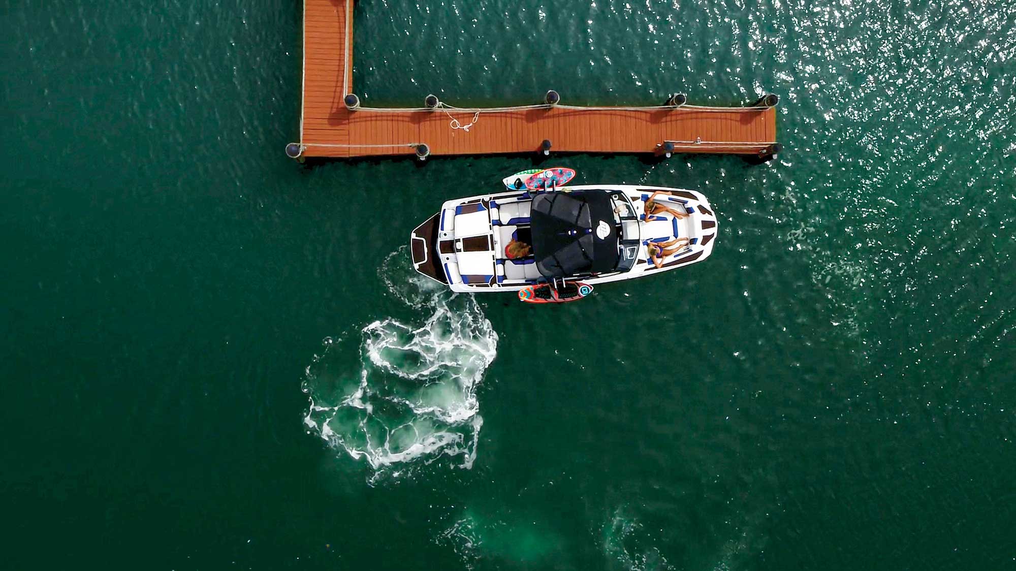 How to Dock a Single-Engine Inboard Boat
