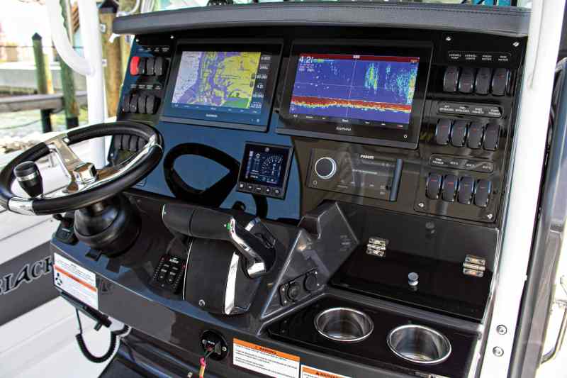 Blackfin 302CC helm