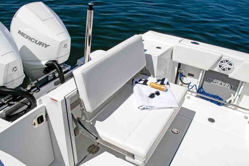Blackfin 242 DC cockpit