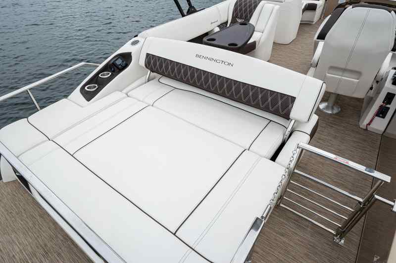 Bennington 23 RX Sport Swingback