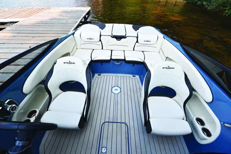 Stingray 225SE cockpit