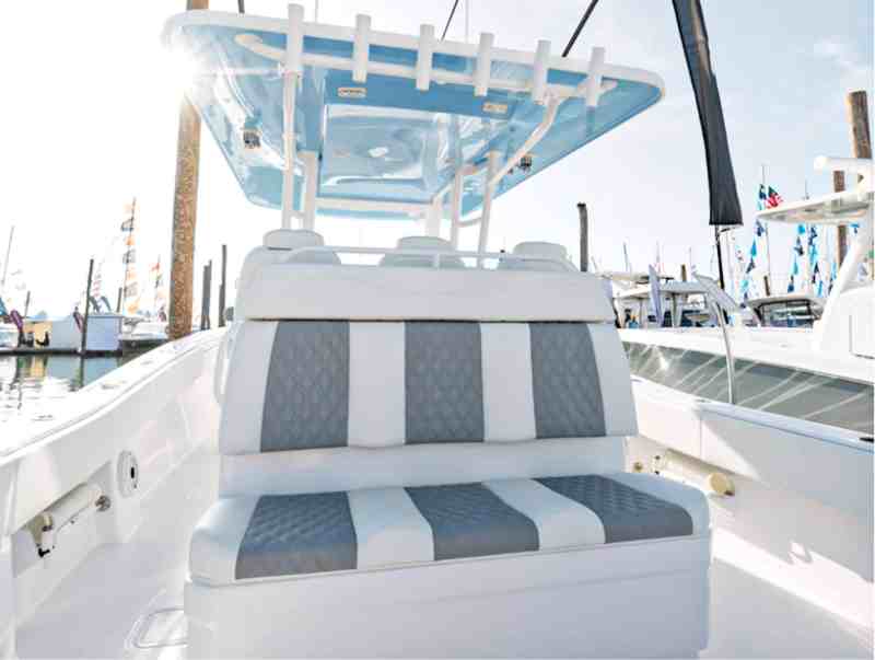 Invincible 39 Open Fisherman cockpit seating