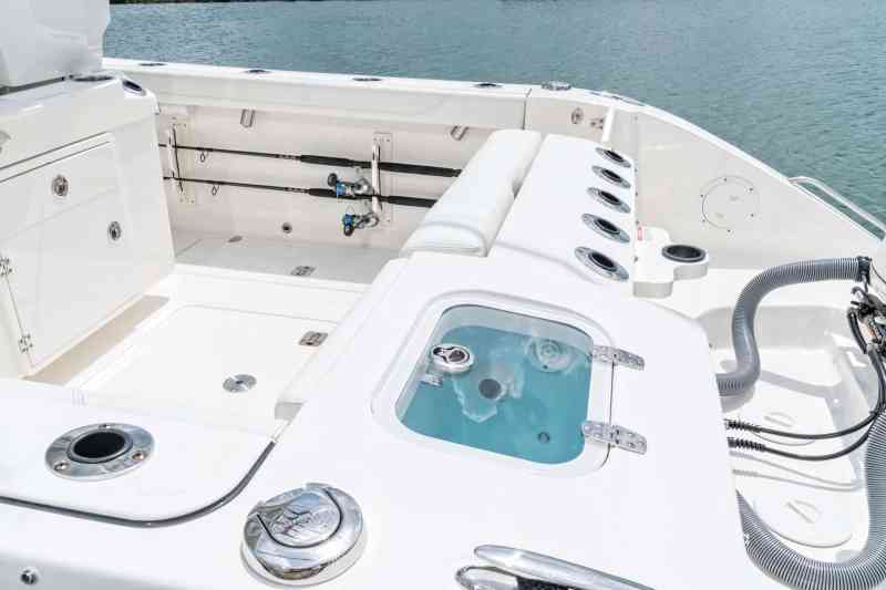 Pursuit S268 Sport transom