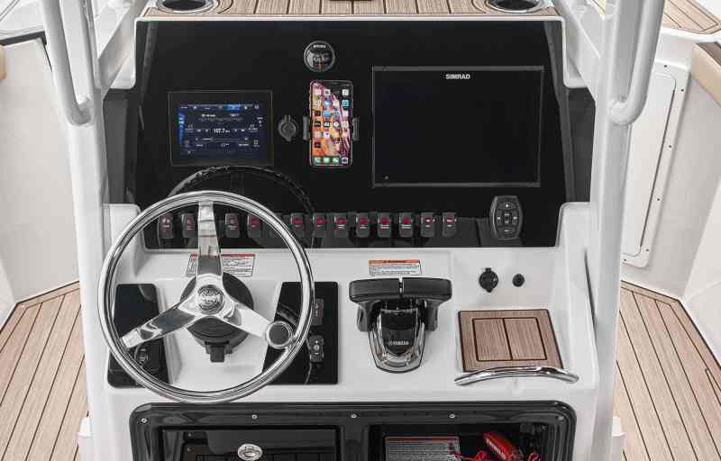 Yamaha 255 FSH Sport E helm