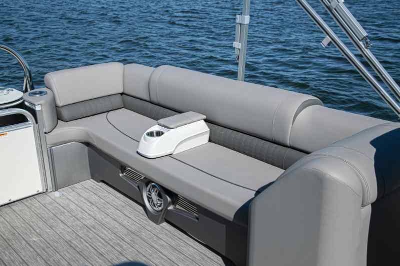 Avalon Catalina 2585 Platinum Quad Lounge cockpit seating