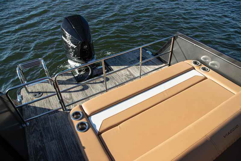 Misty Harbor Viaggio Diamante 26S aft lounger