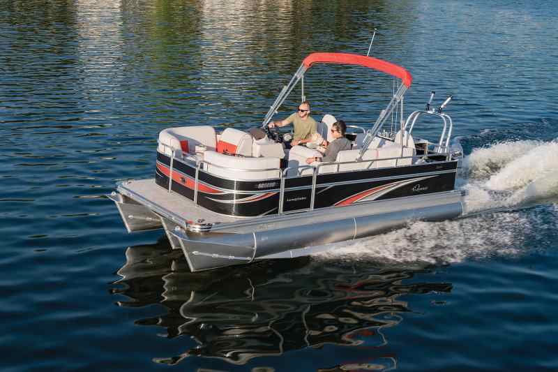 Qwest LS 818 XRE Cruise running shot