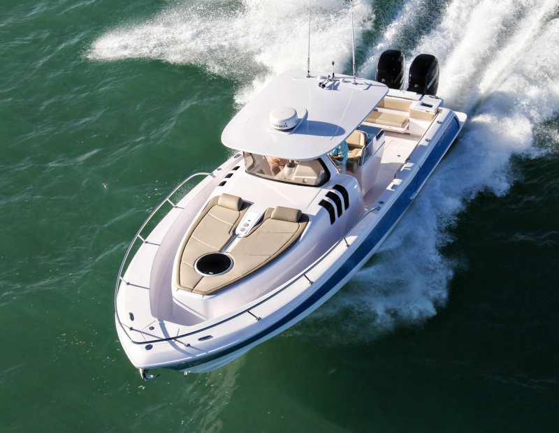 Features a new interior and the trademark sliding dive doors in the gunwales. Convention Center Booth 2020, Belzonamarine.com