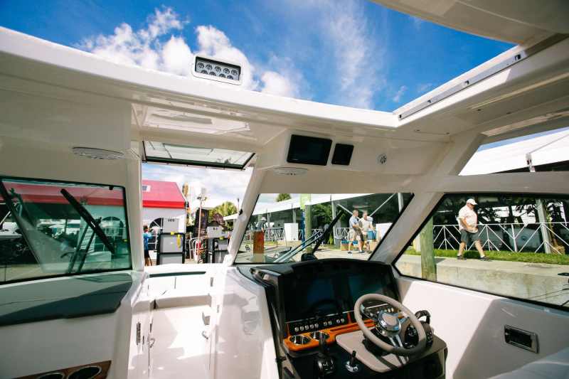 Tiara 34LX DC