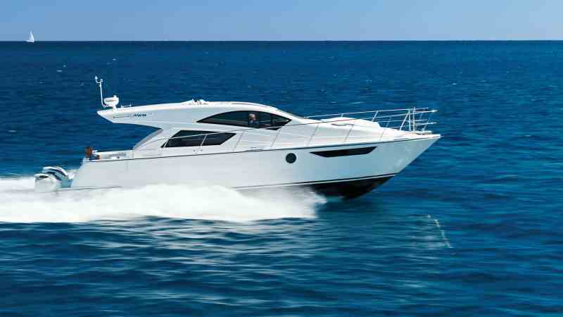 Mares 47 Outboard Express Boat Test