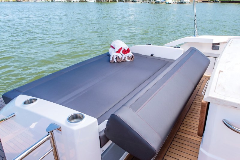 Tiara Yachts Q 44