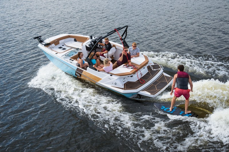 Glastron GTDW 205 Boat Test