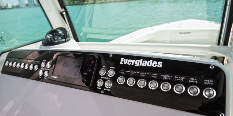 Everglades 253 CC