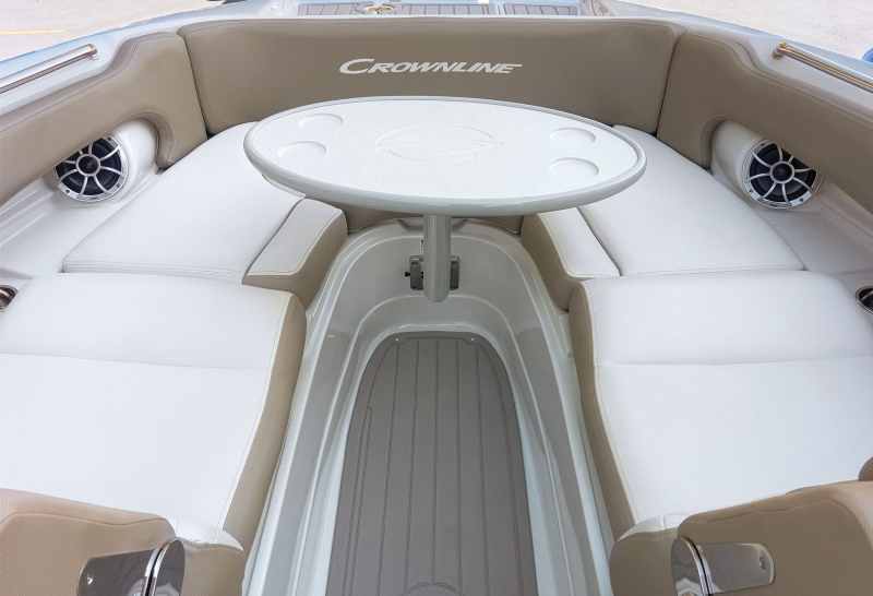 Crownline E 285 XS Bow Seating