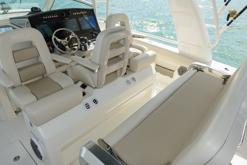 Boston Whaler 420 Outrage