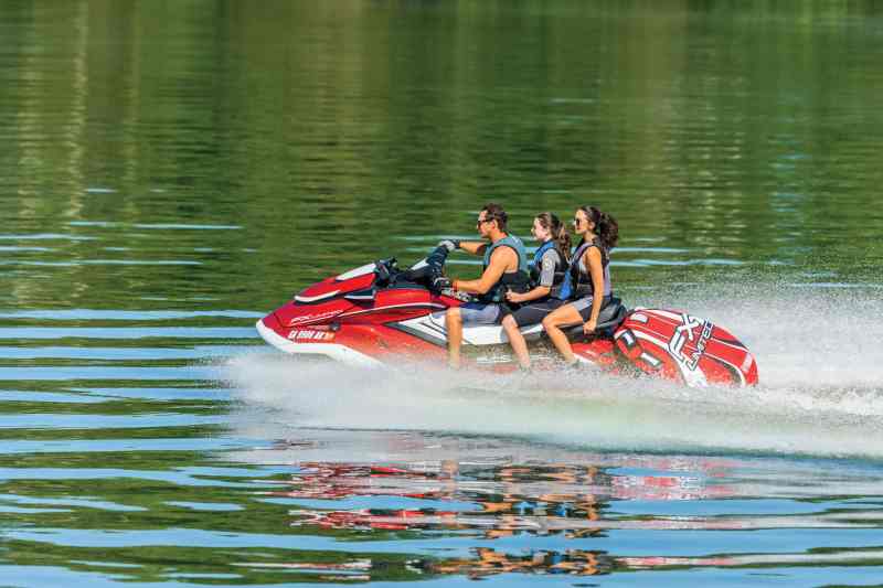 Yamaha FX Limited SVHO running shot