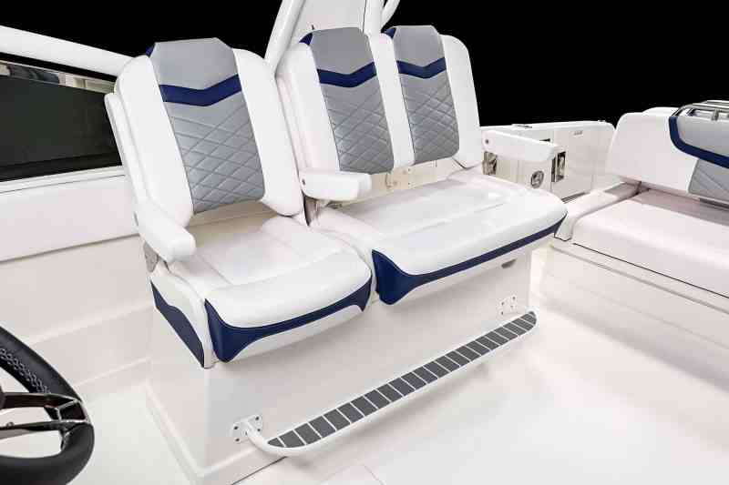 Swiveled three-man helm seat onboard the 300 OSX