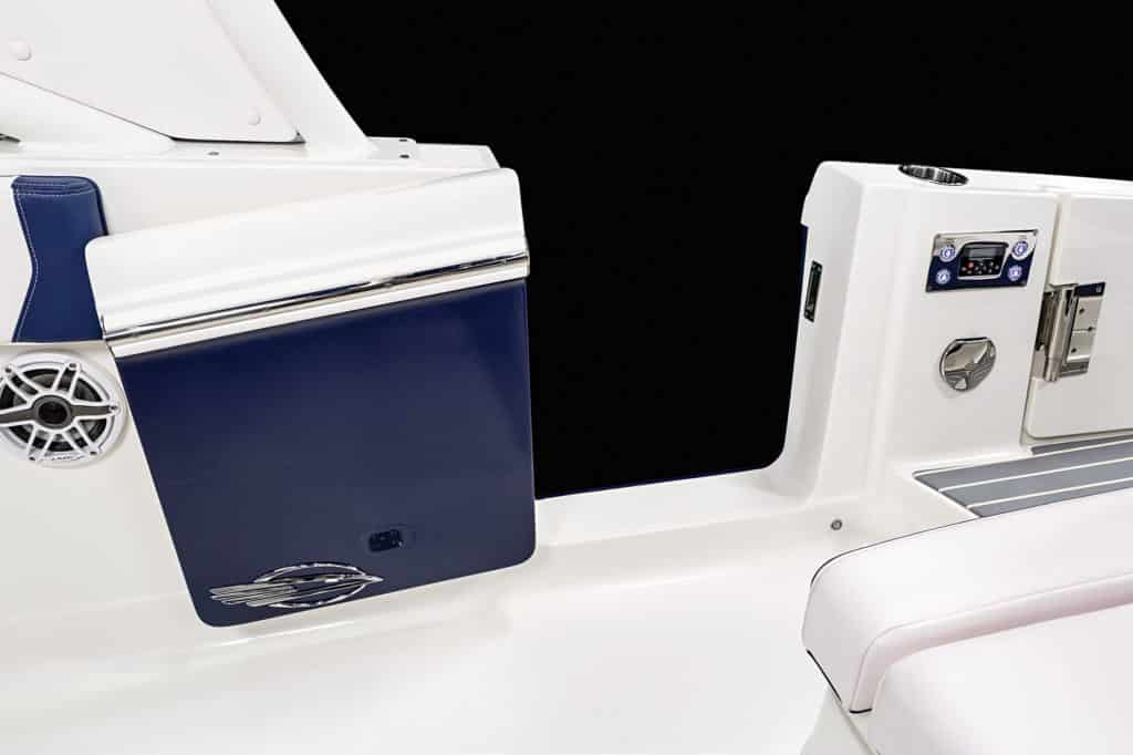 Chaparral 300 OSX boarding door