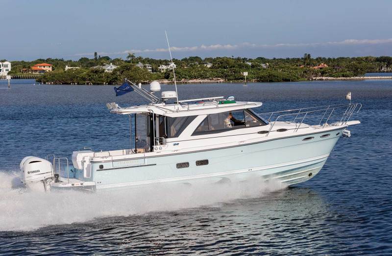 Cutwater 302 Coupe