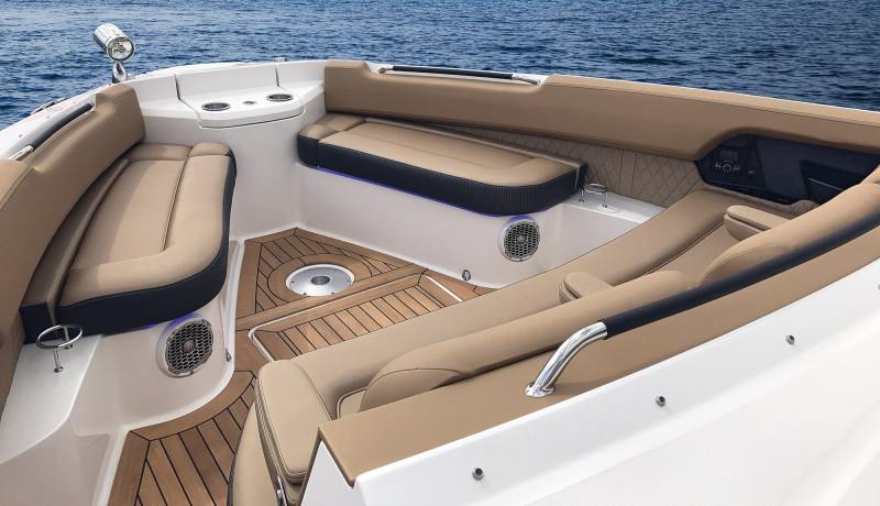 2017 Boat of the Year: Sea Ray SLX 400