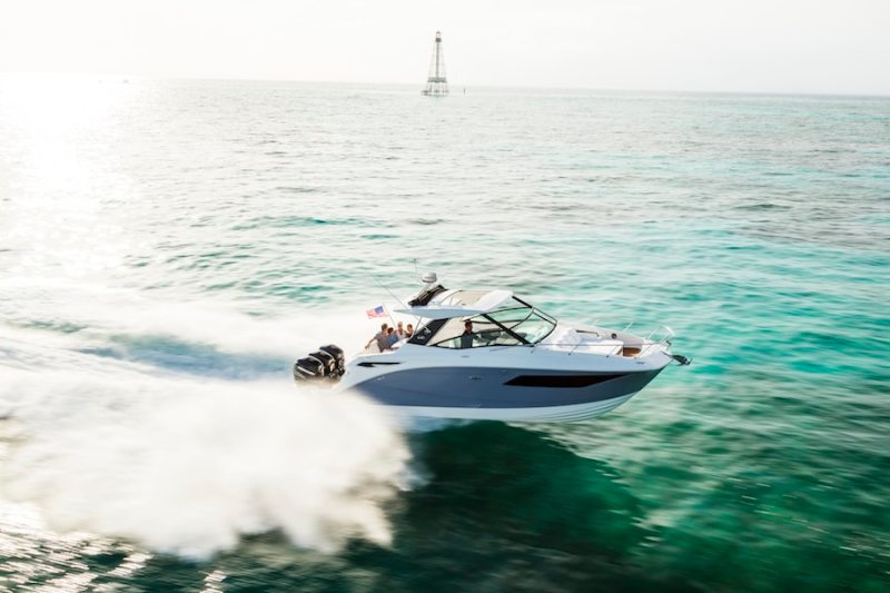 Sea Ray Sundancer 320 Coupe Outboard