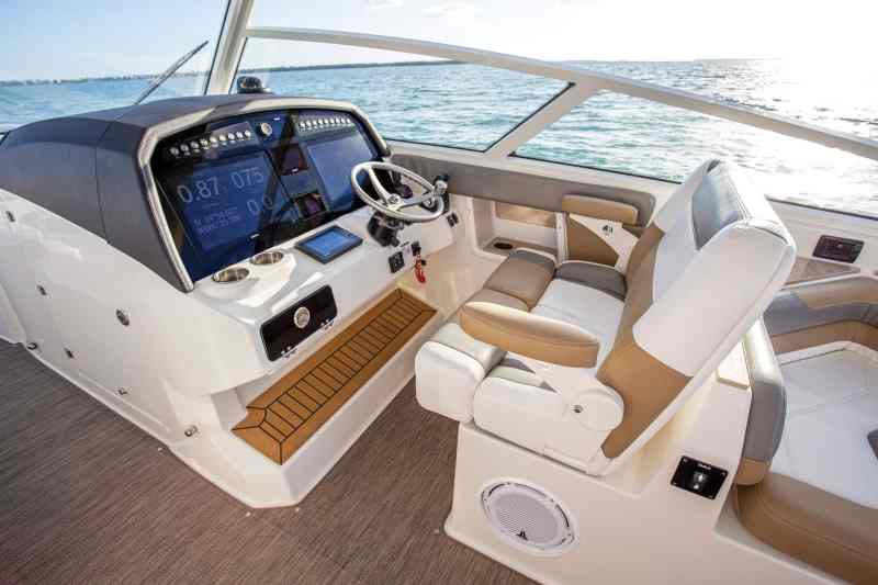 World Cat 400DC-X helm