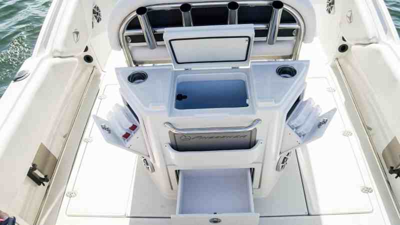 Finseeker 220 Center Console leaning post
