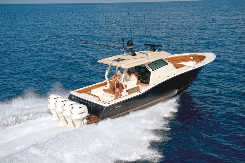 The dual-stepped hull of the 420 LXF ushers a cushion of air under the running surface to boost speed and efficiency.