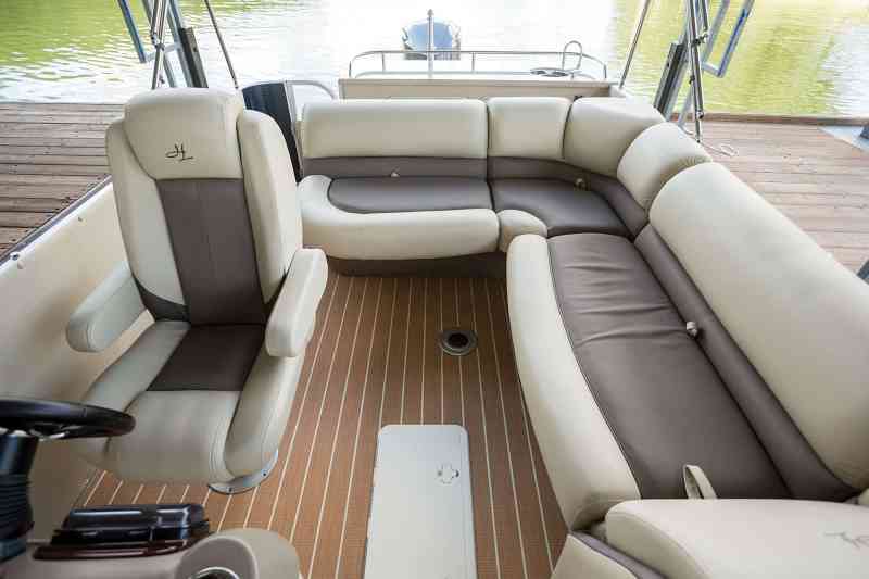2019 Hampton 2680 DC