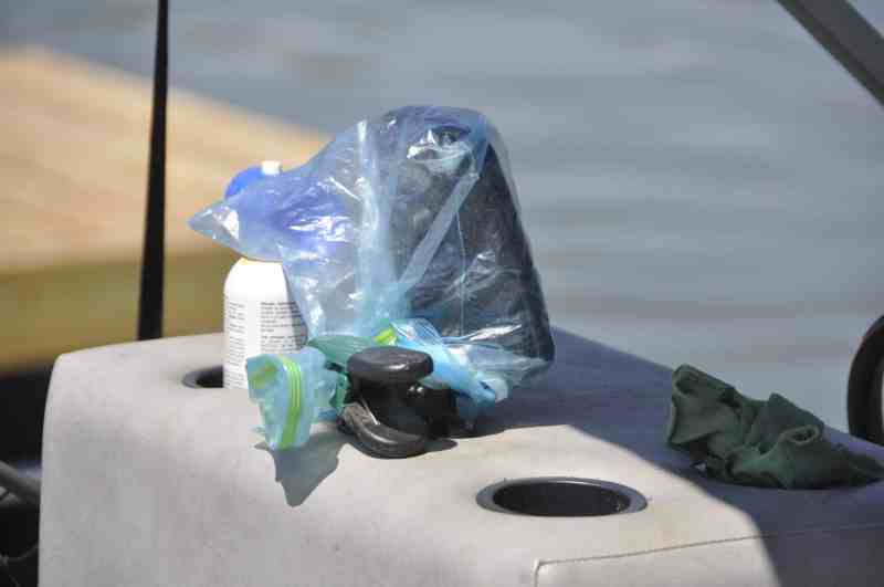 Another follower of the Glad Bag protection school covers his helm-mounted sonar.