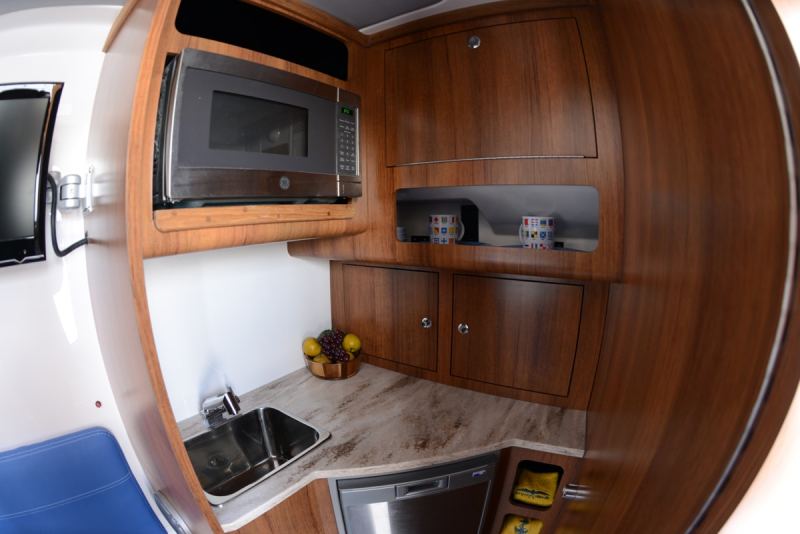 Invincible 42 Center Cabin