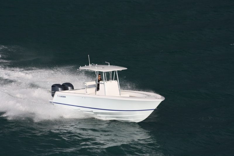 Contender's 30 ST combines heavy-duty performance with improved fuel efficiency.