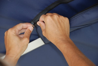 Zippered pockets make mounting the replacement rag a breeze!