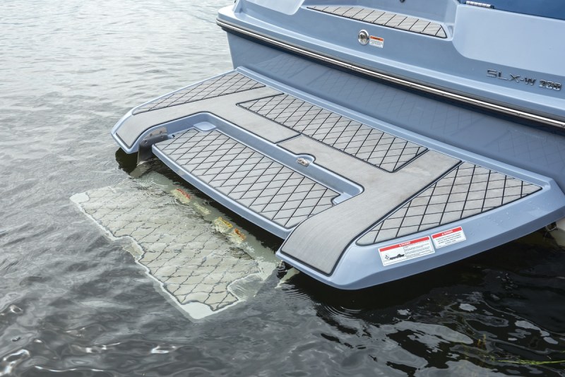 Sea Ray SLX-W 230