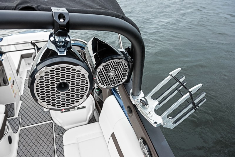 Sea Ray SLX-W 230