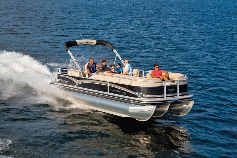 Sun Tracker Regency 254 LOA: 27'5"
Beam: 8'6"
Draft: 2'8"
Dry Weight: 3,300 lb.