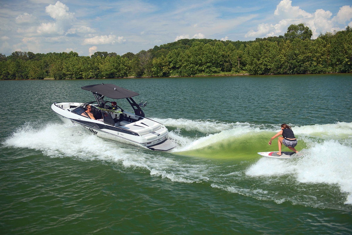 2017 Boat Buyers Guide: Malibu Wakesetter 20 VTX | Boating Mag