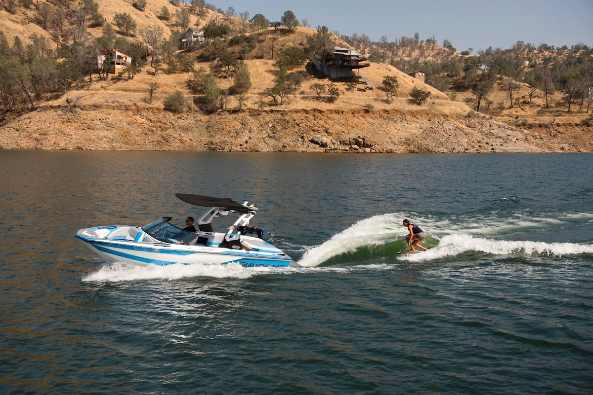 2017 Boat Buyers Guide: Supreme S202 | Boating Mag