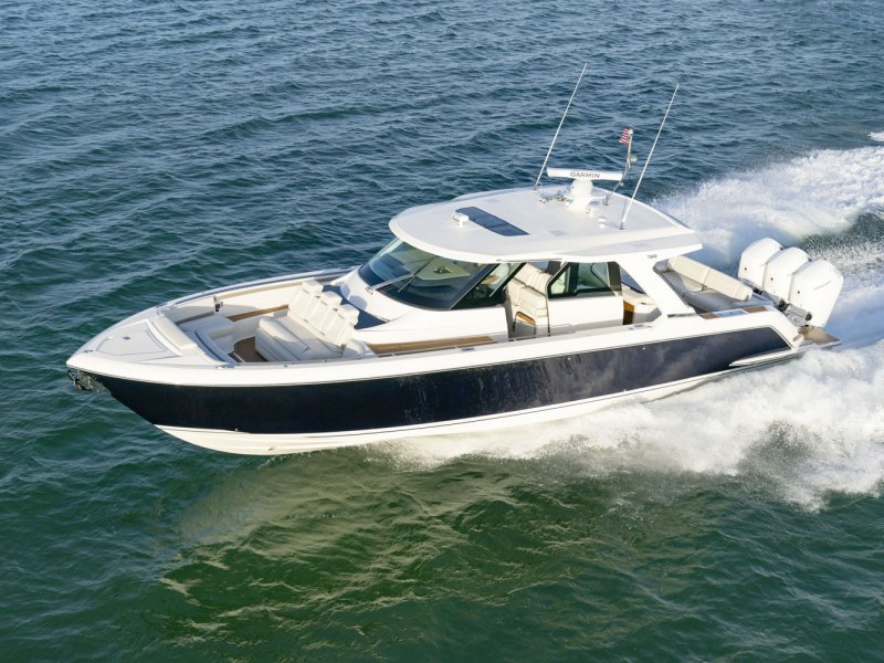 Tiara Yachts 48 LS cruising in the open water