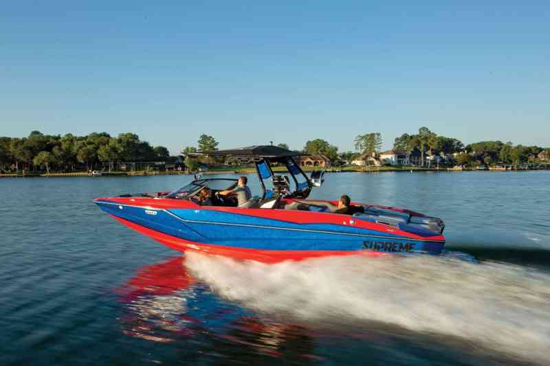 BTGBG22_WSP_Supreme ZS252_01 Supreme ZS252 out cruising