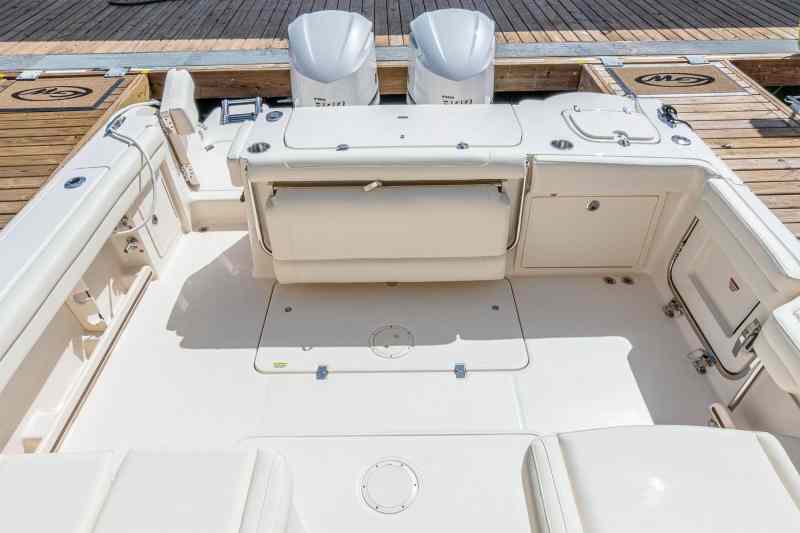 Freedom 325 cockpit