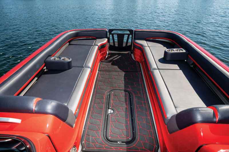 27 XT SRW bow seating