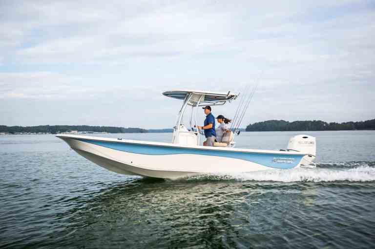 Carolina Skiff 23 LS on the bay
