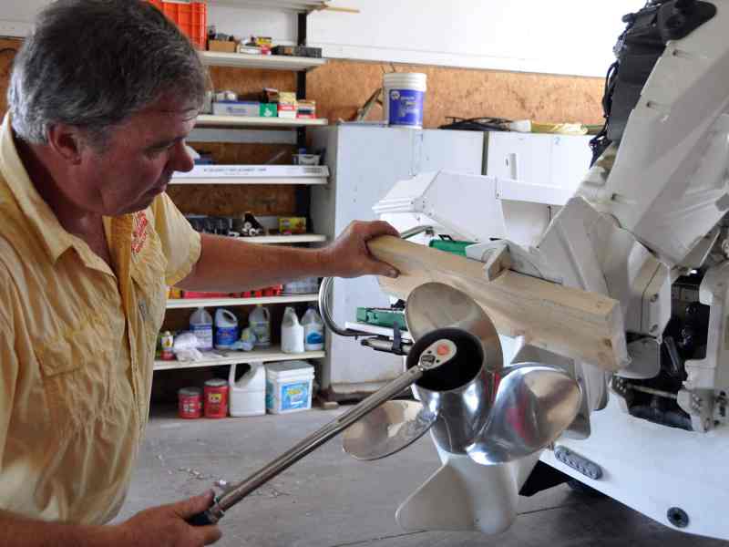 BTG0422-Lower-Unit-DSC5945 Prop reinstallation