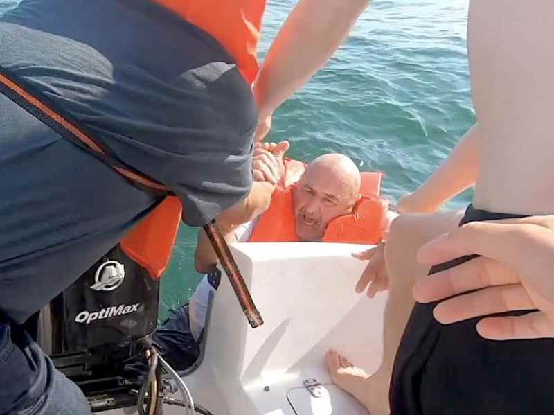 BTG0622-Safety-Teen-Rescue-1b Boaters pulling in man overboard