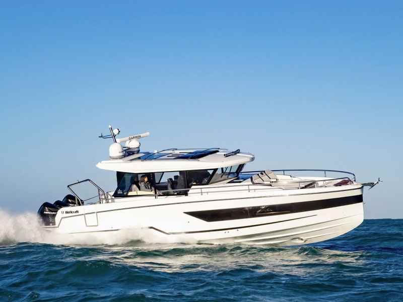 BTG0622-Wellcraft-355-1 Wellcraft 355 on the water