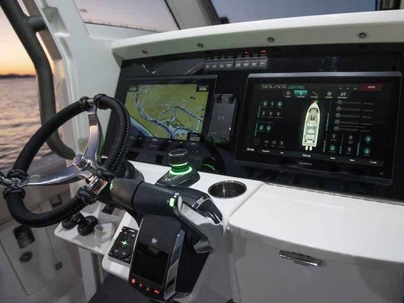 Solace 32 CS helm
